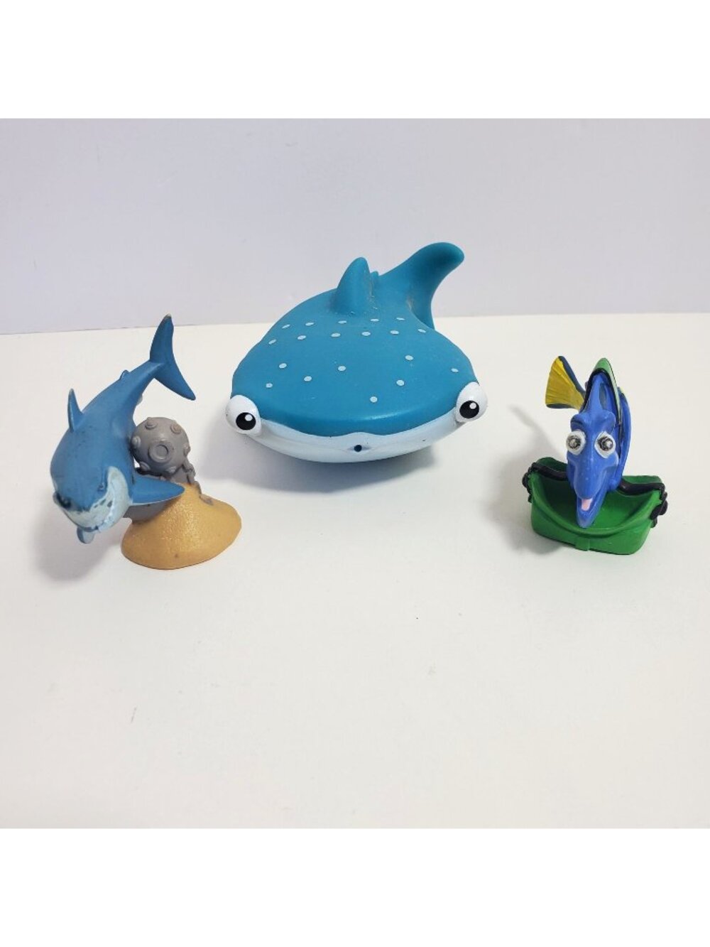 Finding Dory Disney Bruce PVC Figure 1 Destiny Water Squirter Bandai Cake Topper